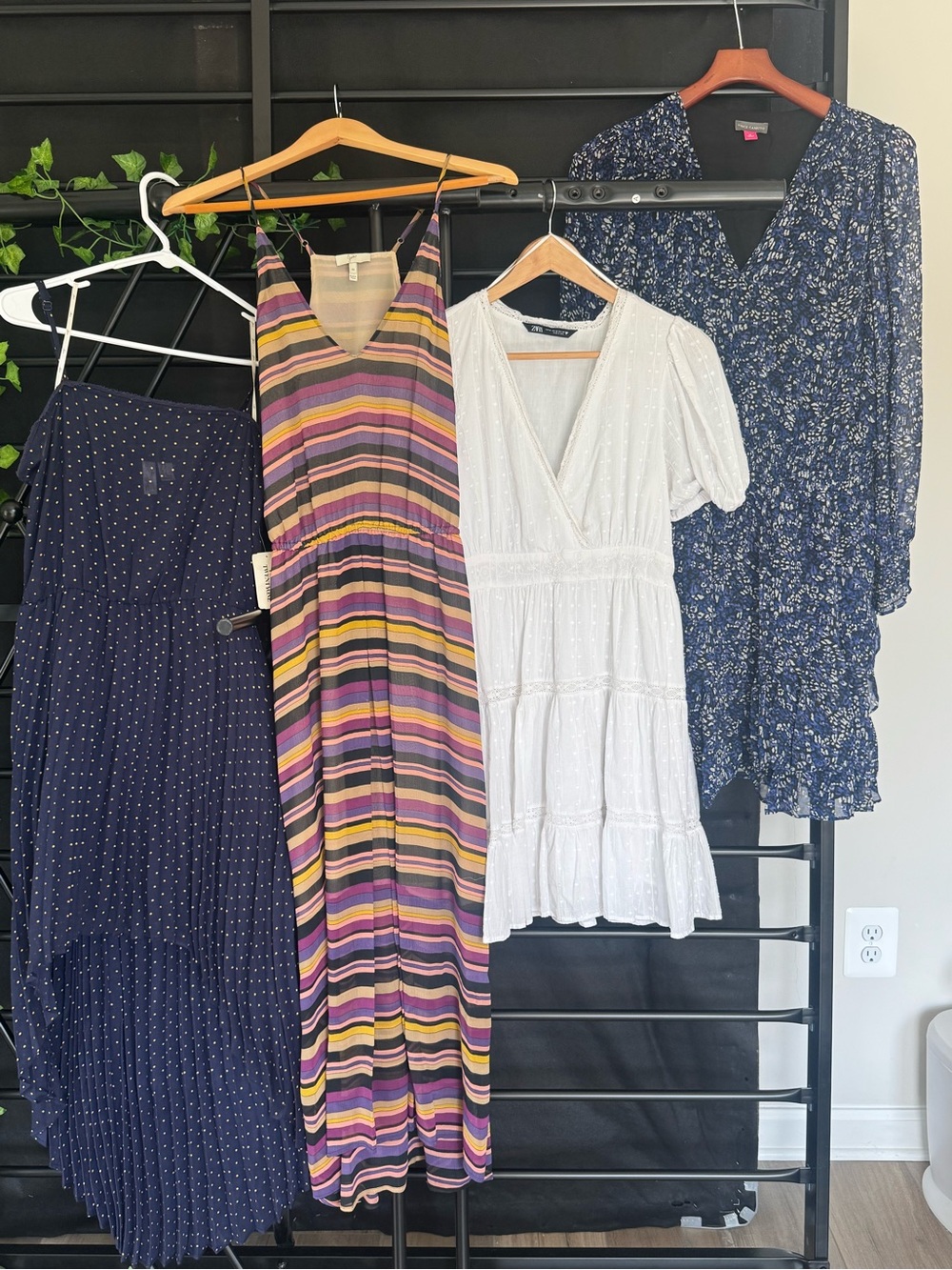4 Dress Bundle Size M Zara Joie Vince Camuto Forever 21 NWT